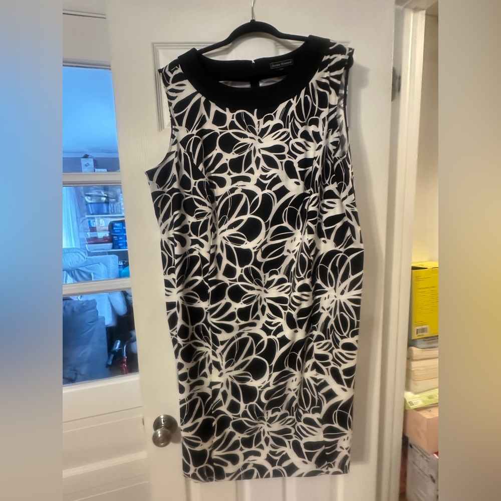 Jessica Howard Black and White Floral Midi Dress